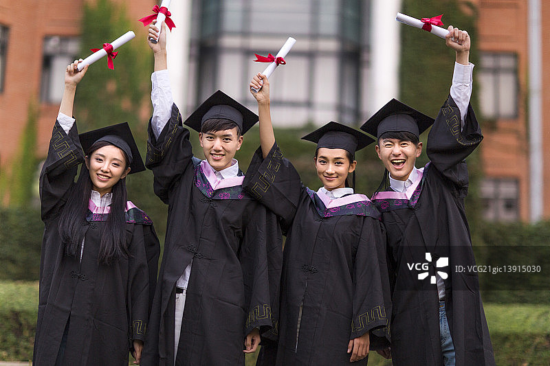 准备毕业的大学生图片素材