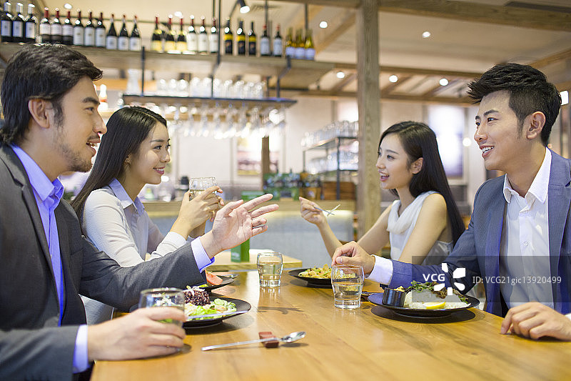 朋友们聚餐图片素材