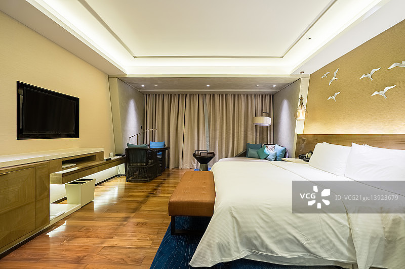 海南三亚海棠湾威斯汀酒店豪华客房内景图片素材