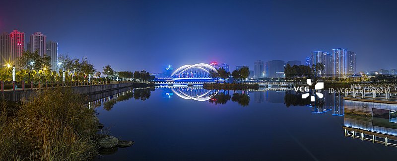 山西省太原市南中环桥夜景图片素材