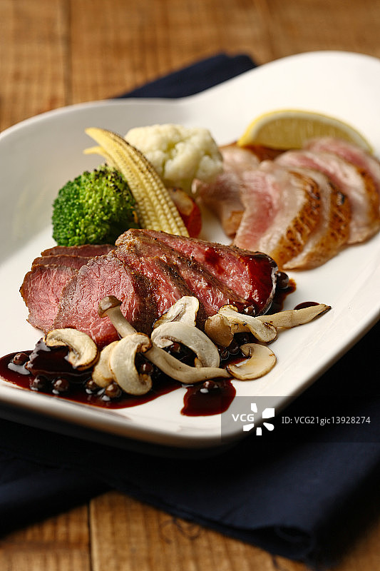 牛肉和猪肉烧烤图片素材