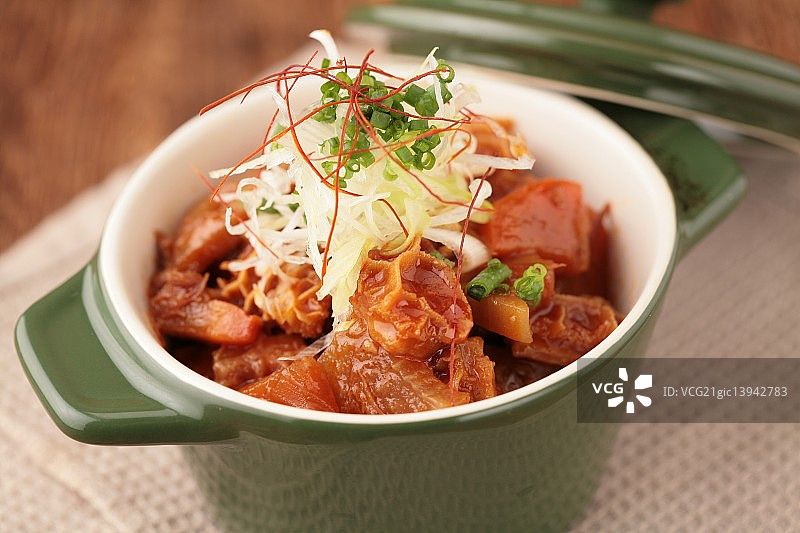 白萝卜炖牛杂图片素材