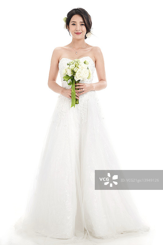 漂亮的新娘拿着玫瑰花图片素材