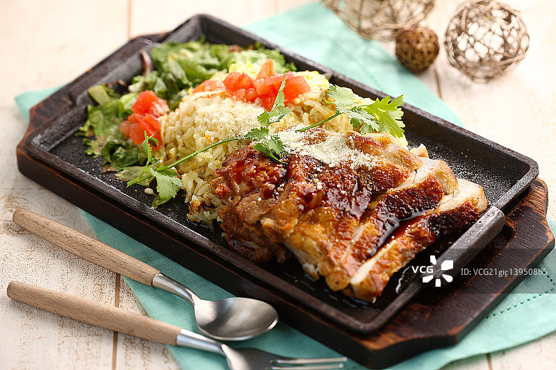 铁板鸡排炒饭图片素材