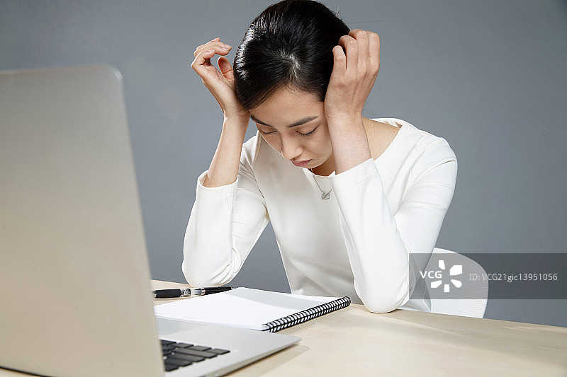 疲劳的女白领图片素材