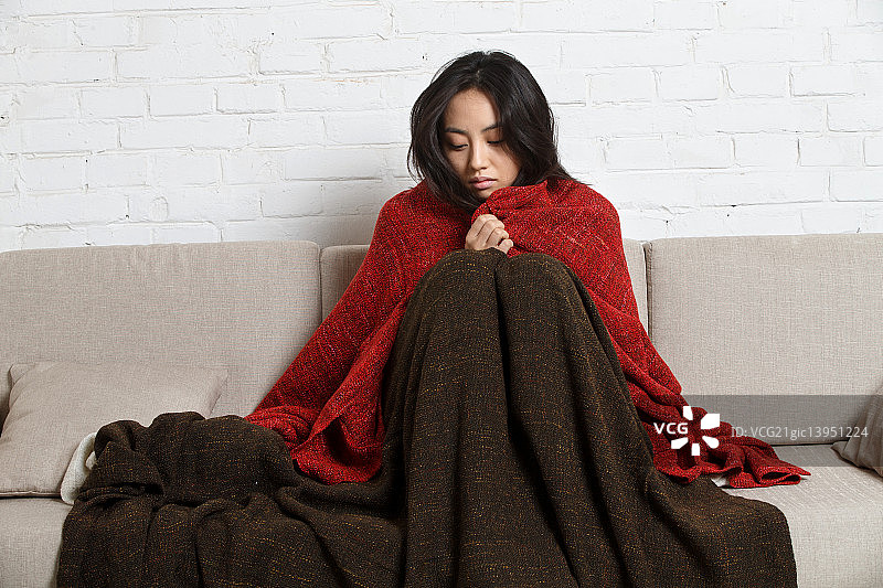 青年女人生病图片素材