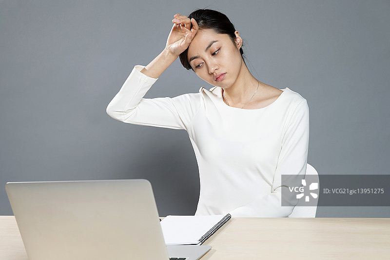 疲劳的女白领图片素材