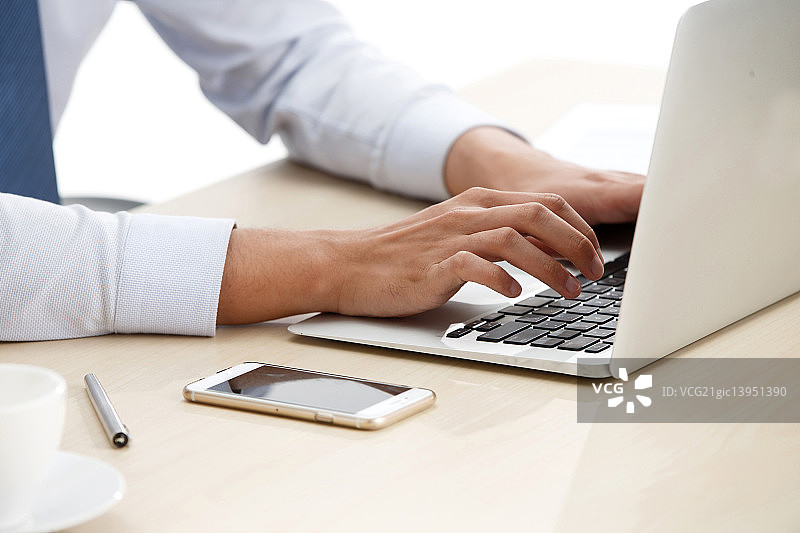 商务人士在办公图片素材