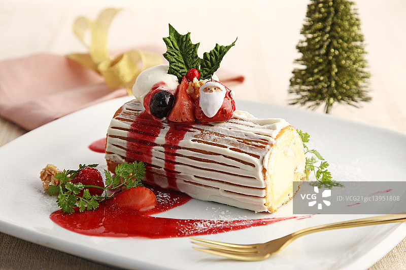 圣诞鲜奶油瑞士卷图片素材