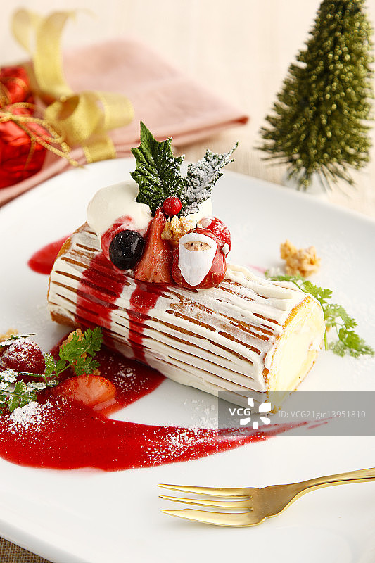 圣诞鲜奶油瑞士卷图片素材