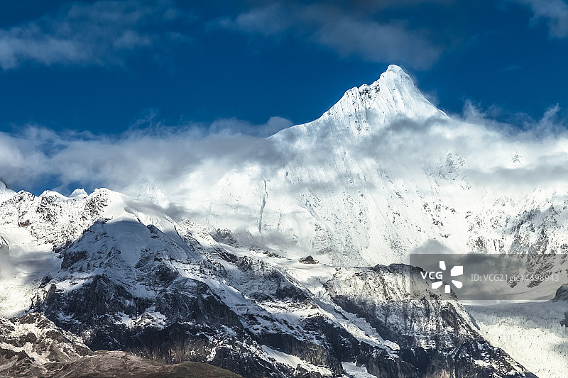 梅里雪山卡瓦博格峰图片素材