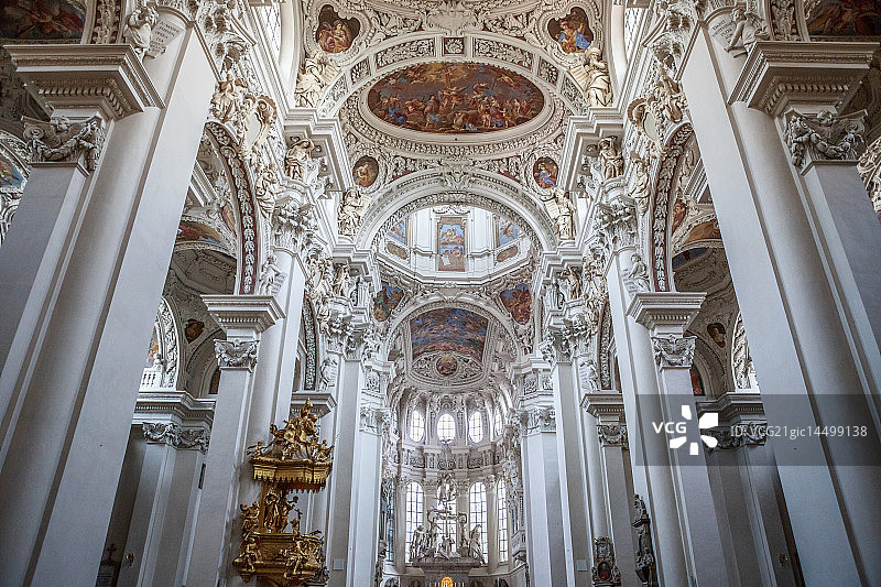 拥有世界最大管风琴的德国帕绍古城的圣史蒂芬主座教堂图片素材