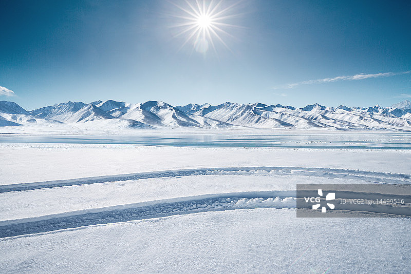 雪山圣湖图片素材