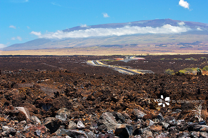 晴朗的一天可以看见冒纳凯阿火山图片素材