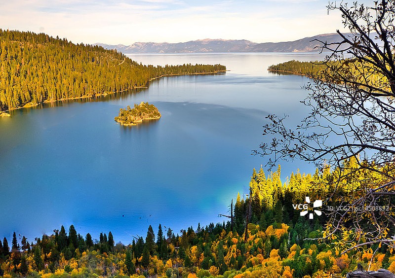 美丽的翠绿海湾图片素材