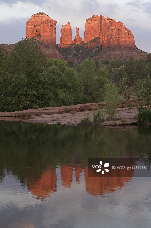 塞多纳大教堂岩日落-01图片素材