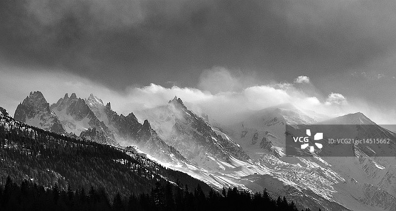 夏慕尼针峰图片素材