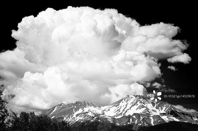 酝酿中的风暴图片素材