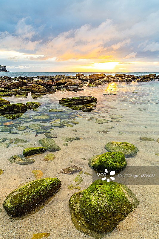 平静的日出图片素材
