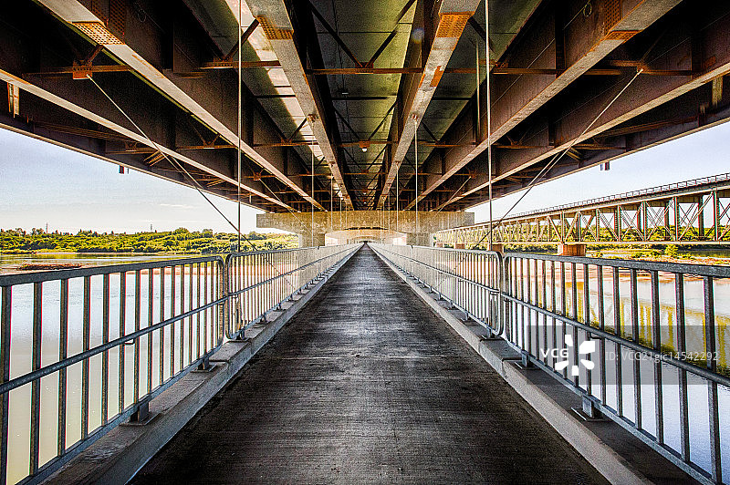 桥下的图片素材