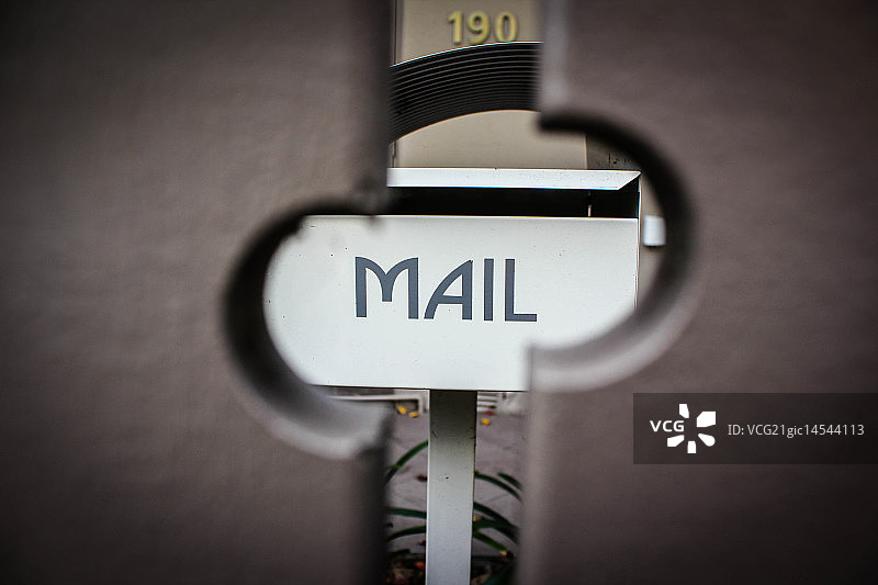 钥匙孔里的邮箱图片素材