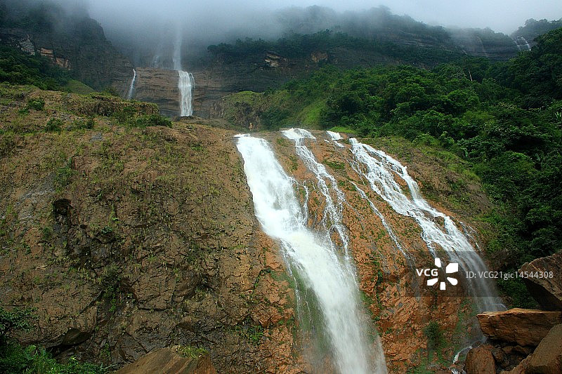 从天而降图片素材