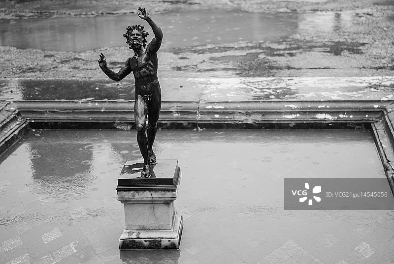 下雨的庞贝图片素材