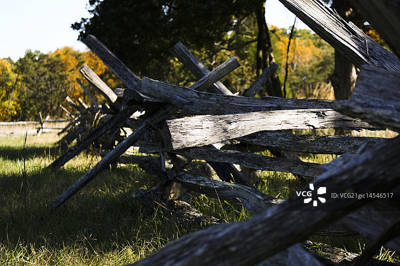 田野边的栅栏图片素材