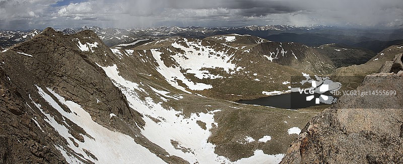 山顶湖高地图片素材