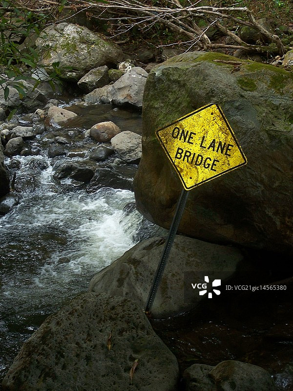 单车道桥图片素材