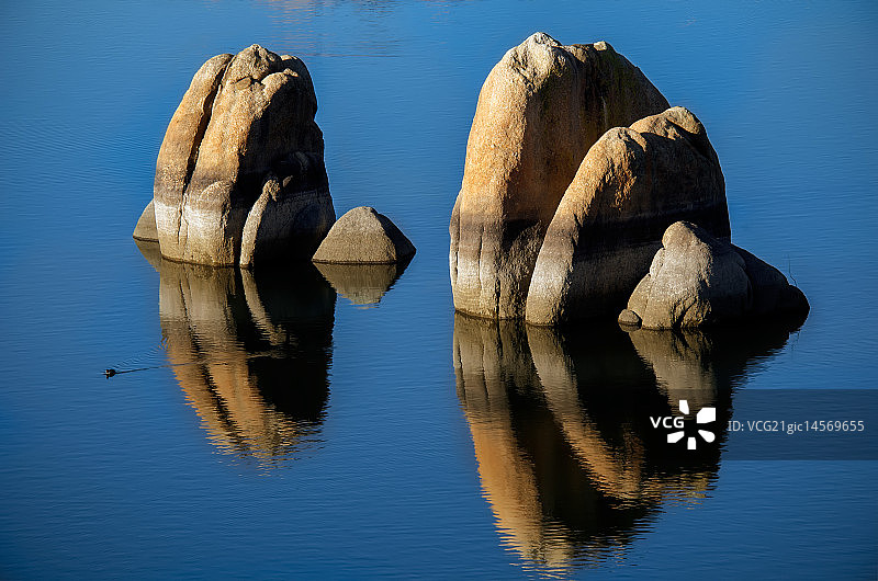 漂浮的花岗岩图片素材