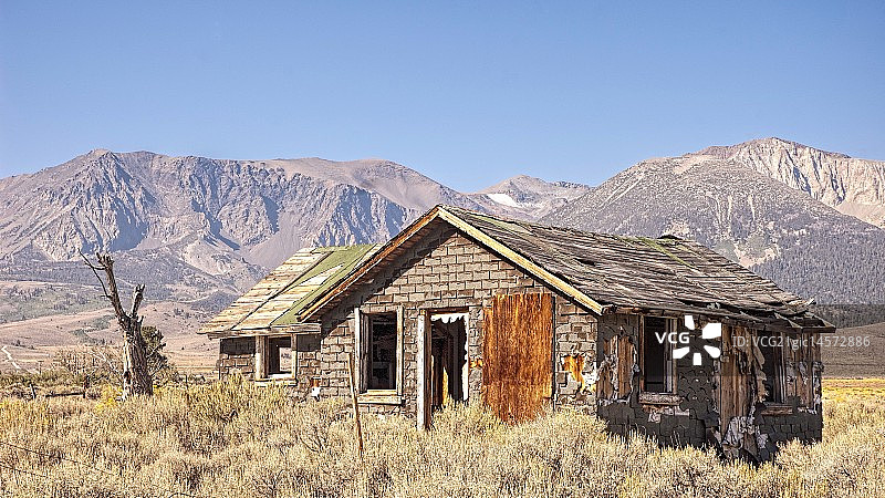 395号公路废弃房屋图片素材