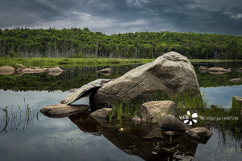 独自等待图片素材