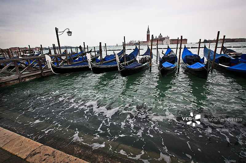 圣马可广场附近的贡多拉图片素材