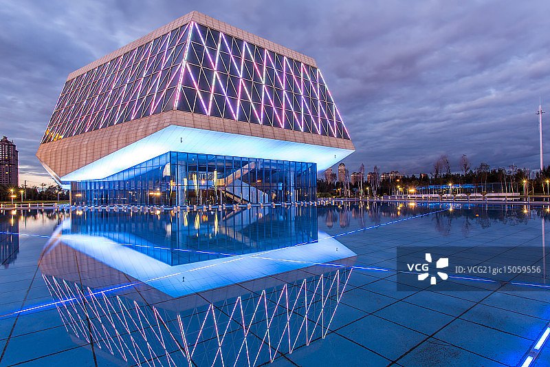 高清哈尔滨音乐厅夜景图片素材
