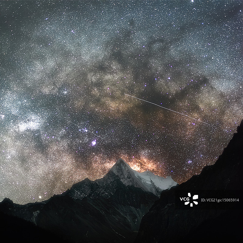四川仙乃日星空银河-稻城亚丁风景区图片素材