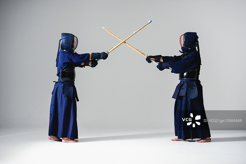日本剑道运动员决斗图片素材