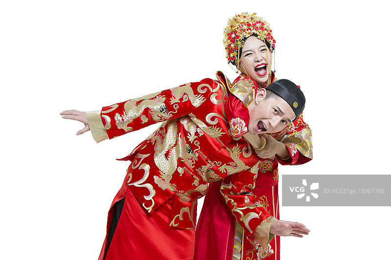 穿中式古装结婚礼服的新娘和新郎图片素材