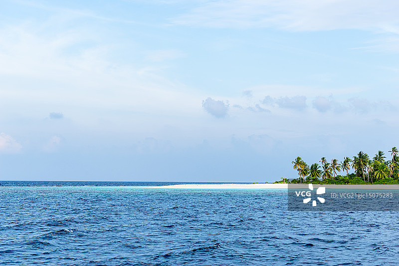Corner of Uninhabited island at Maldives图片素材