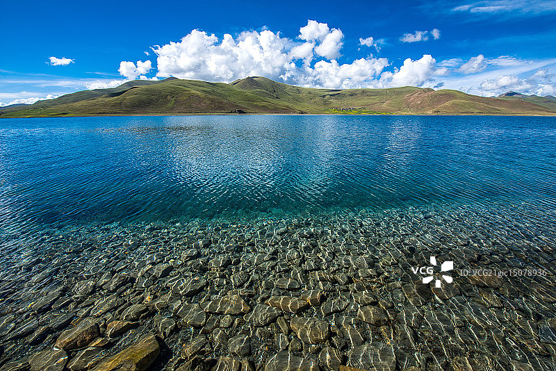 西藏浪卡子县羊卓雍措图片素材