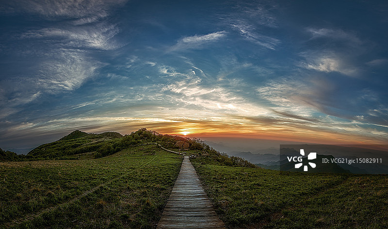 白草畔日出2图片素材
