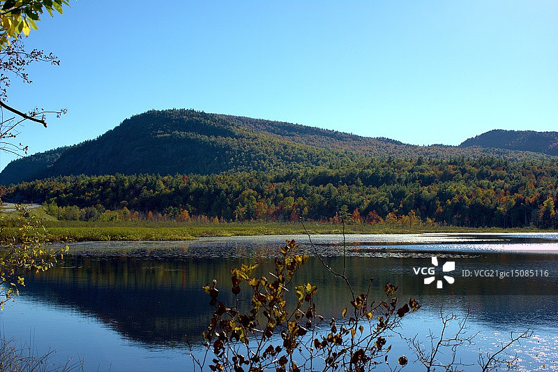 秋季普莱西德湖和阿迪朗达克山脉风光图片素材