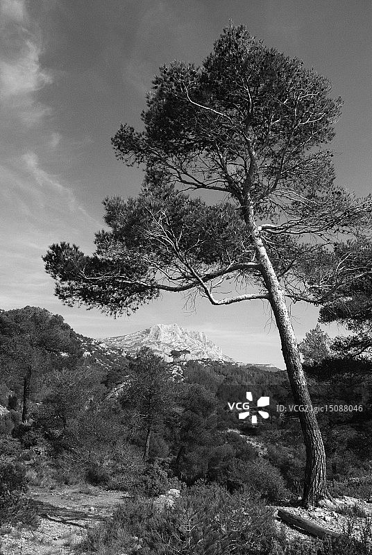 圣维克多山黑白风光图片素材