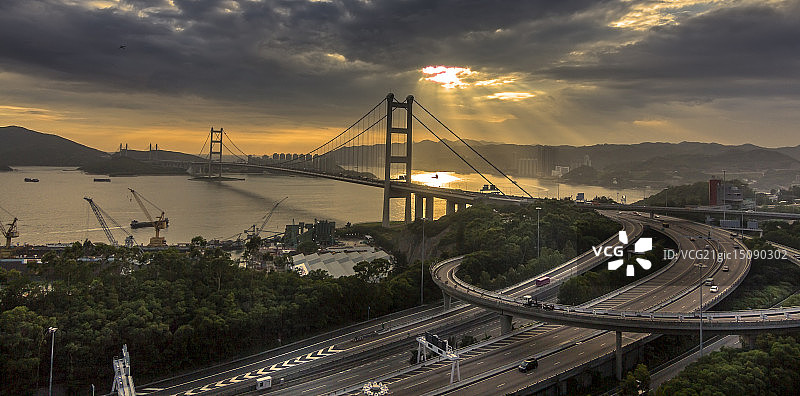青马大桥与阳光图片素材