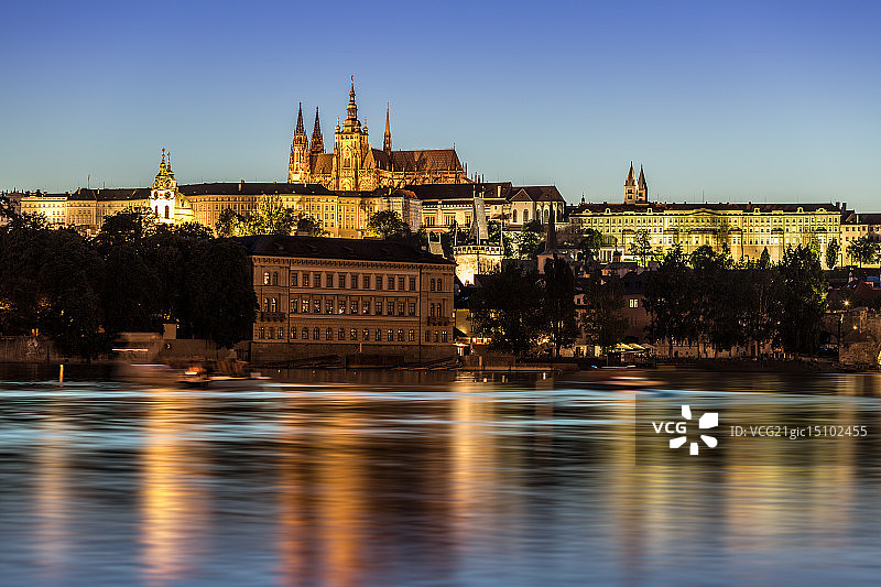 夜幕下的布拉格城堡图片素材