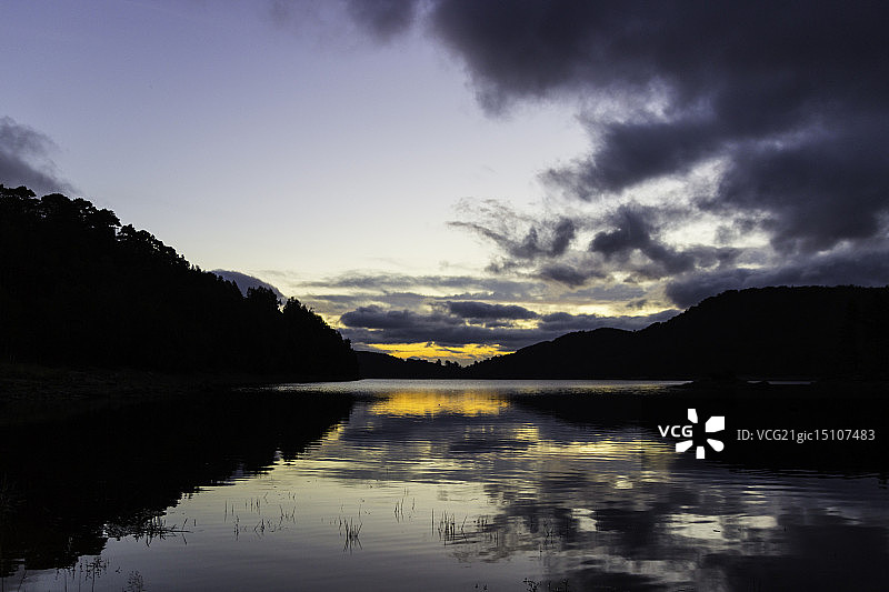阿夫里克峡谷日出图片素材