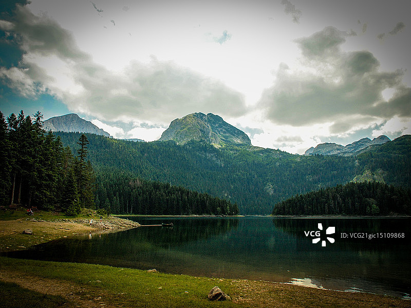 杜米托尔国家公园的黑湖图片素材