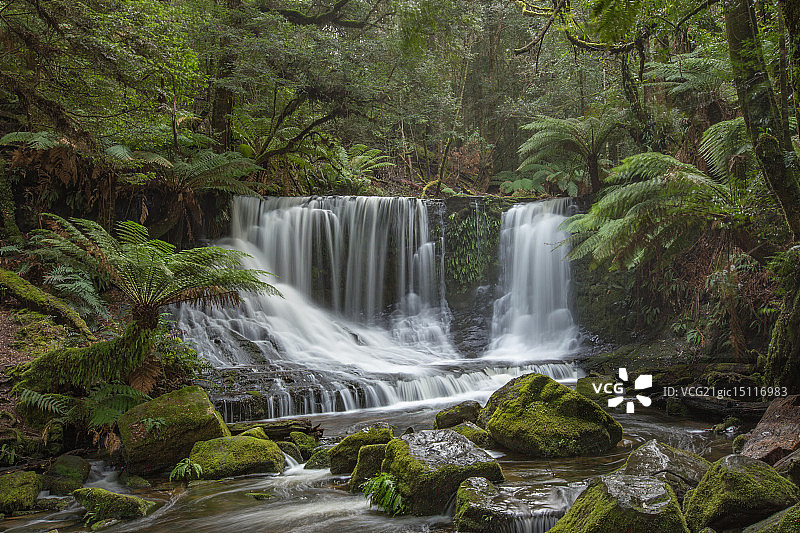 马蹄瀑布图片素材