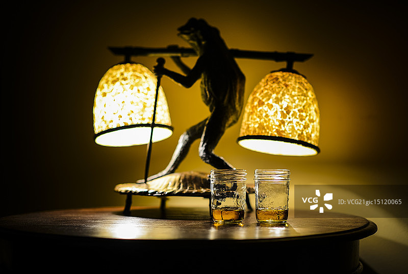 琥珀色苏格兰威士忌图片素材