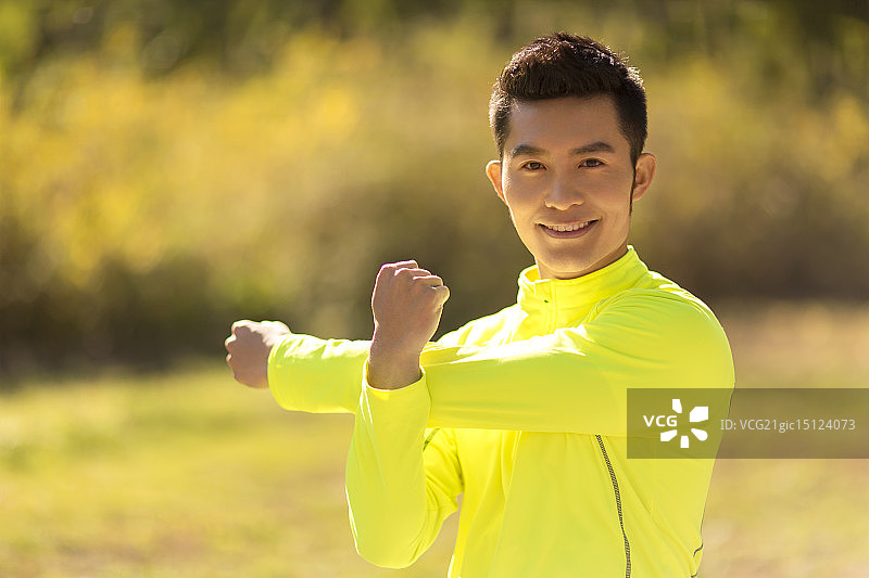 青年男人户外运动图片素材